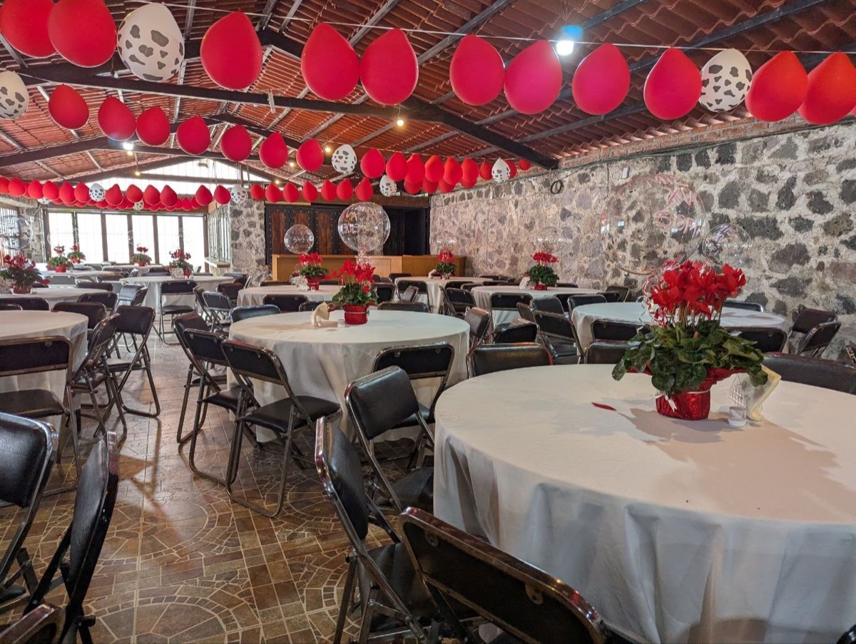 Salón listo para el evento